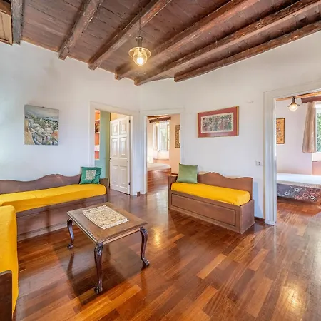 Nyaraló Priest's Traditional Mansion