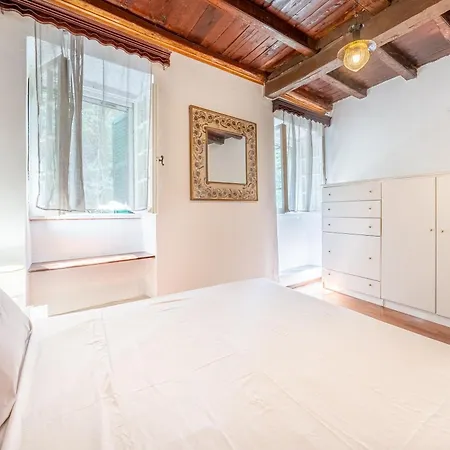 Priest's Traditional Mansion Nyaraló