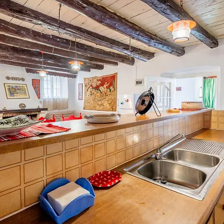 Priest's Traditional Mansion Agios Panteleimon (Corfu)